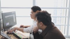 他推出了150多款